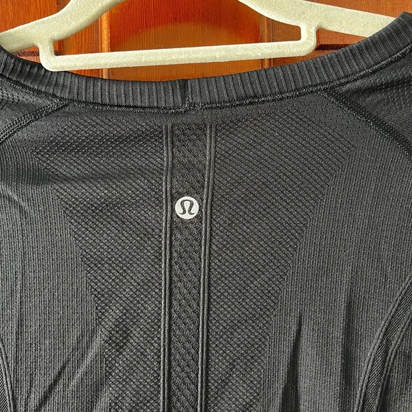 Lululemon Black Seamless Long Sleeve Top | Thumbholes Sweat Life size M - Picture 8 of 9